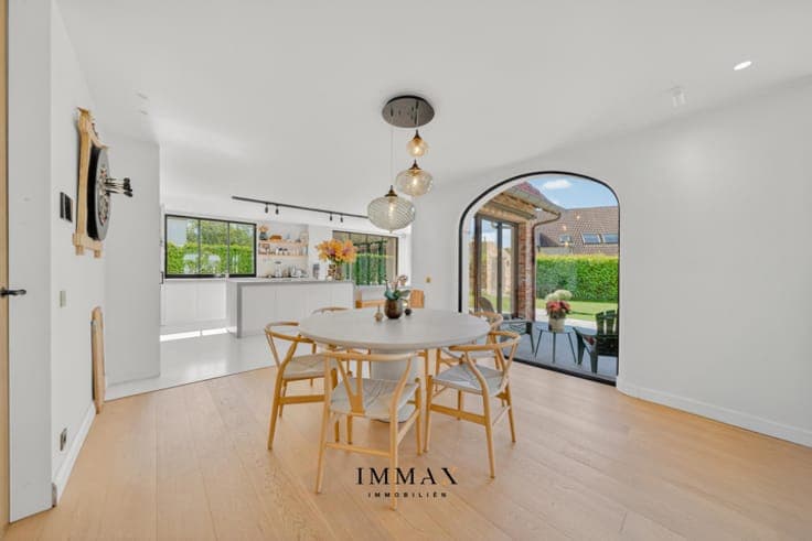 High-quality parsonage in a rural setting