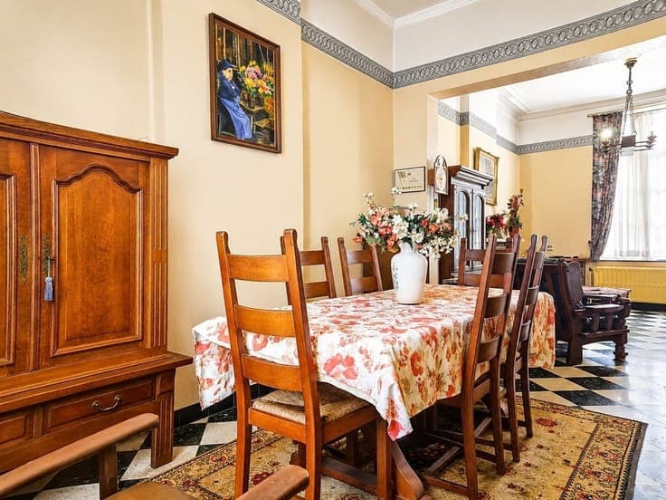 Maison à rénover dans une rue calme à proximité de la gare