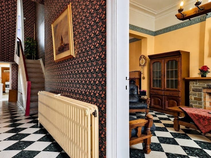 Maison à rénover dans une rue calme à proximité de la gare