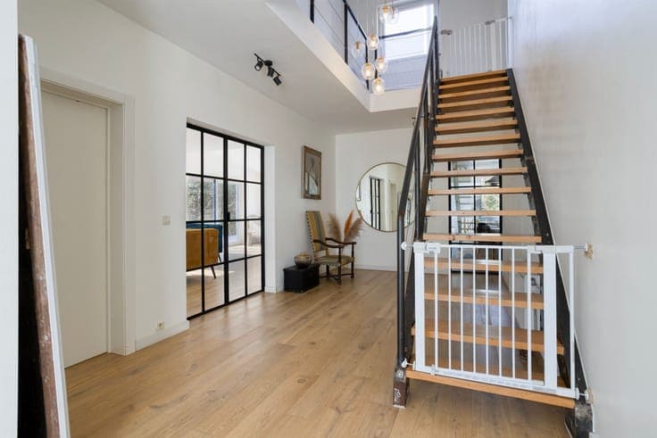 Charming renovated villa on a spacious plot