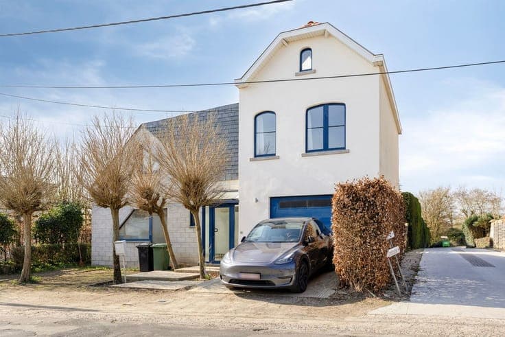 Charming renovated villa on a spacious plot
