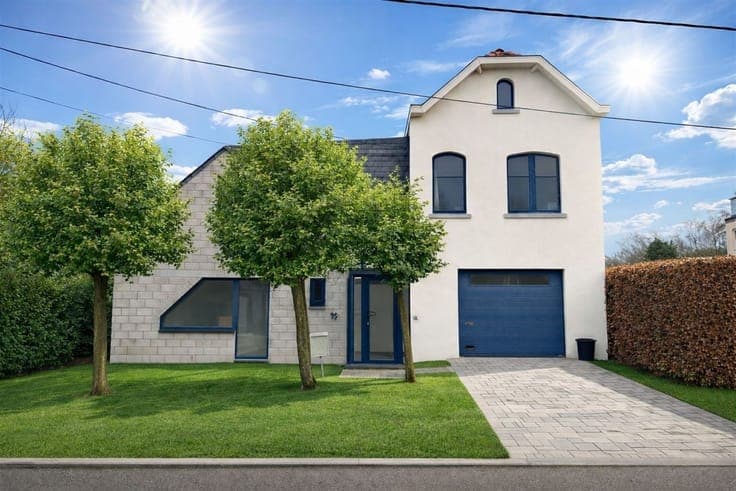 Charming renovated villa on a spacious plot