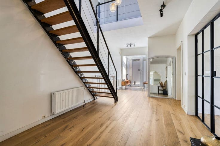 Charming renovated villa on a spacious plot