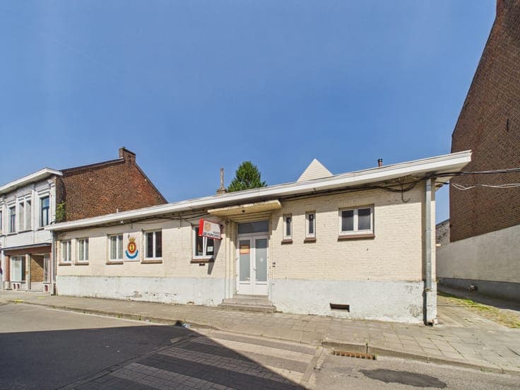 Mixed-Use Property with FUNCTION ROOM & 3-Bedroom House