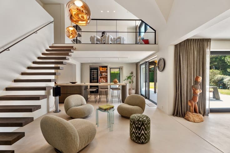 Exclusieve, volledig gerenoveerde villa met 5 slaapkamers...