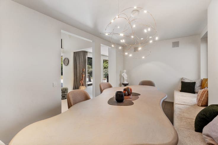 Exclusieve, volledig gerenoveerde villa met 5 slaapkamers...