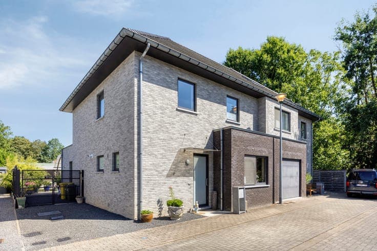 Move-in Ready Family Home with 4 Bedrooms
