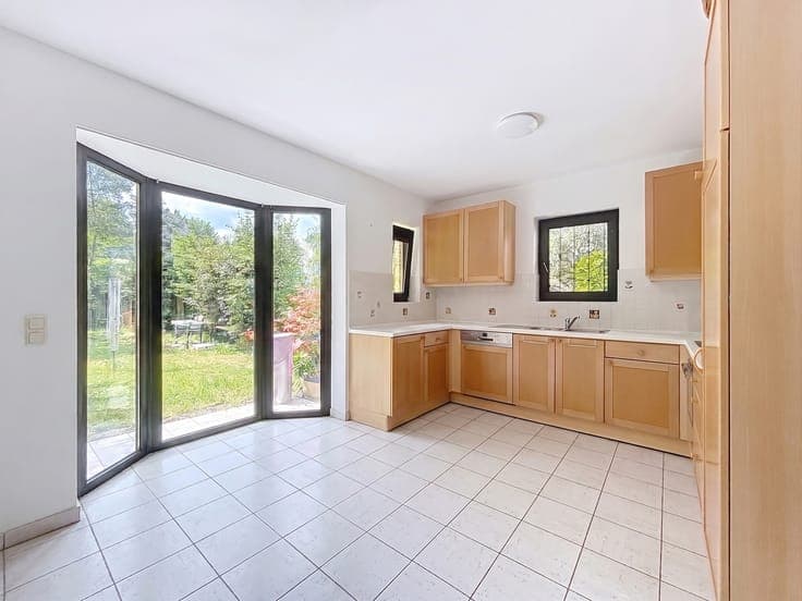 Charming semi-detached house with garden - heart of Chenois