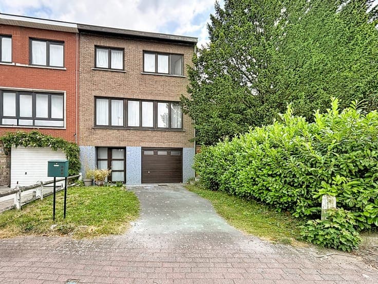 Charming semi-detached house with garden - heart of Chenois