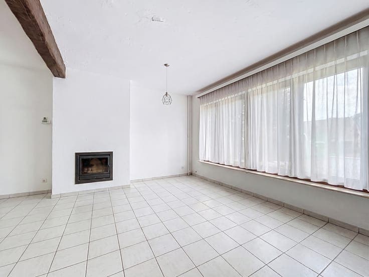 Charming semi-detached house with garden - heart of Chenois