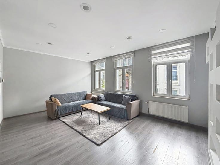 HOUSE WITH A GARDEN AND GREAT POTENTIAL