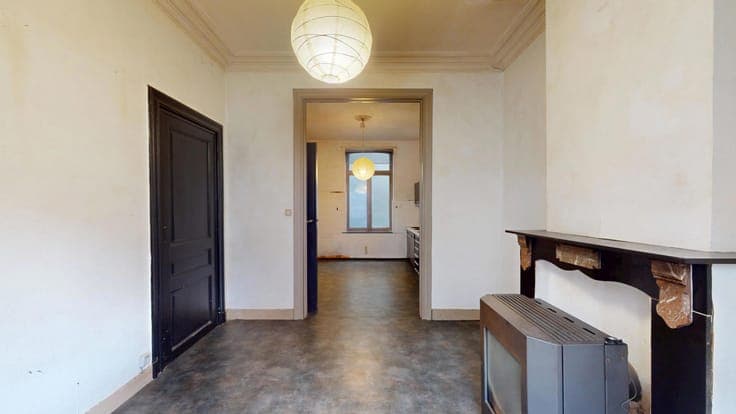 HELMET – SINGLE-FAMILY HOME (NEEDS UPDATING)- GARAGE