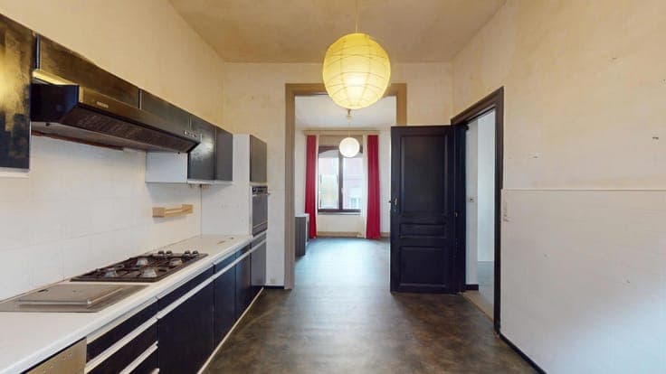 HELMET – SINGLE-FAMILY HOME (NEEDS UPDATING)- GARAGE