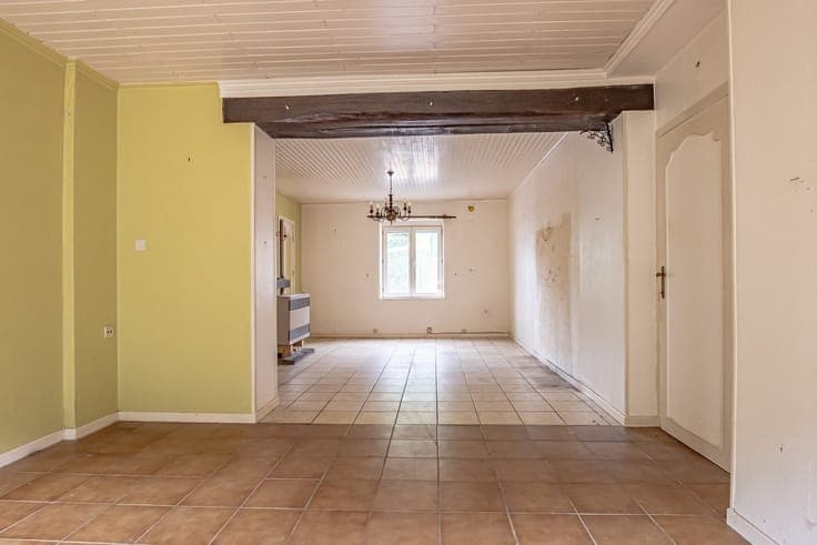 Maison 2 chambres à rénover dans quartier prisé et calme