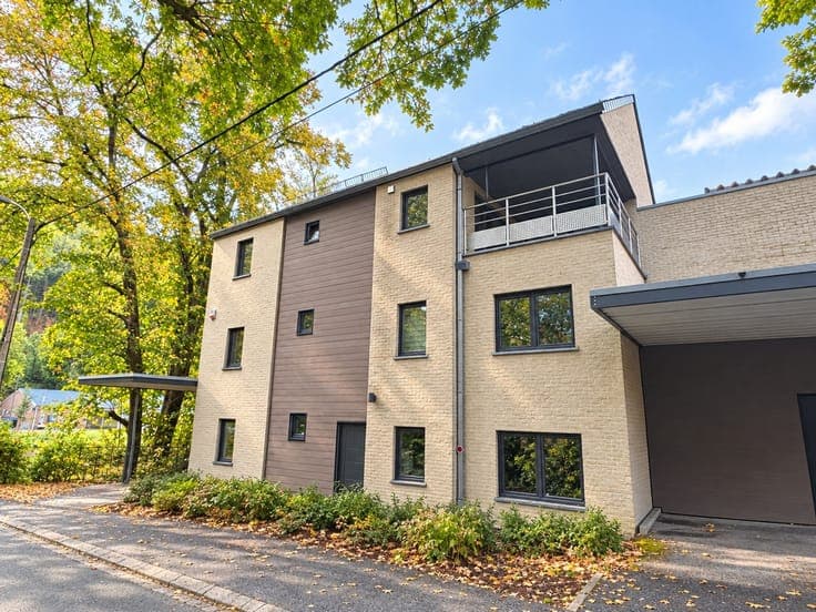 Maison 4 chambres avec terrasse et parkings proche du centre