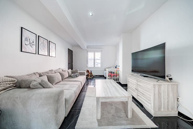 Fully renovated 3-bedroom terraced house with garden
