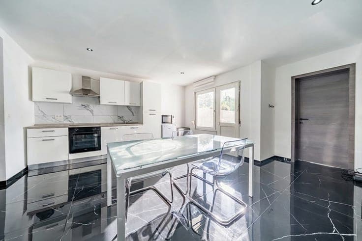 Fully renovated 3-bedroom terraced house with garden