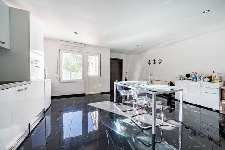 Fully renovated 3-bedroom terraced house with garden