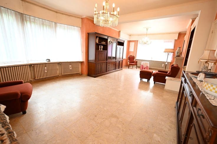 STATIGE villa op MOOI PERCEEL van 614m²!