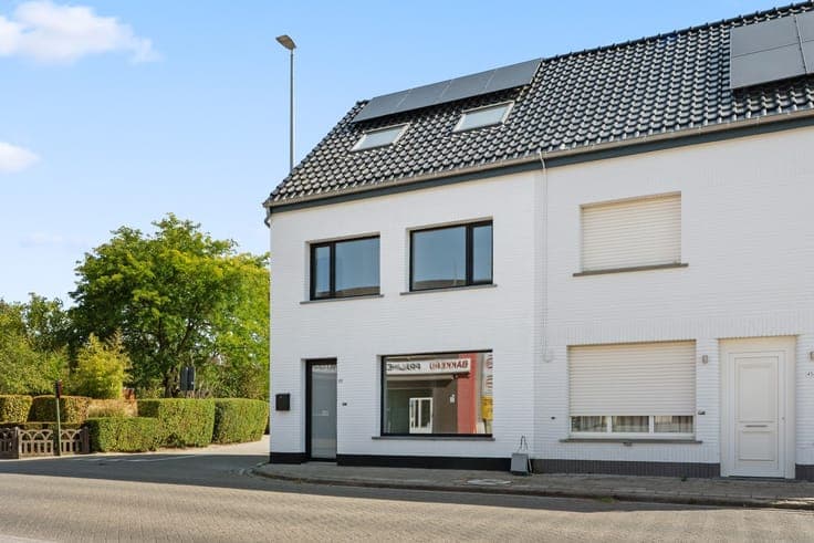 PRACHTIG GERENOVEERDE WONING MET 4 SLAAPKAMERS EN EPC-LAB...