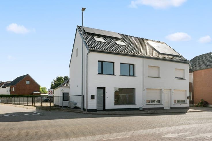 PRACHTIG GERENOVEERDE WONING MET 4 SLAAPKAMERS EN EPC-LAB...