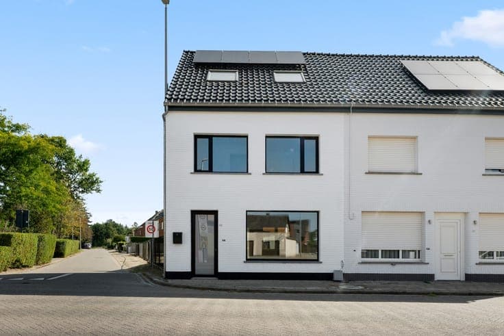 PRACHTIG GERENOVEERDE WONING MET 4 SLAAPKAMERS EN EPC-LAB...