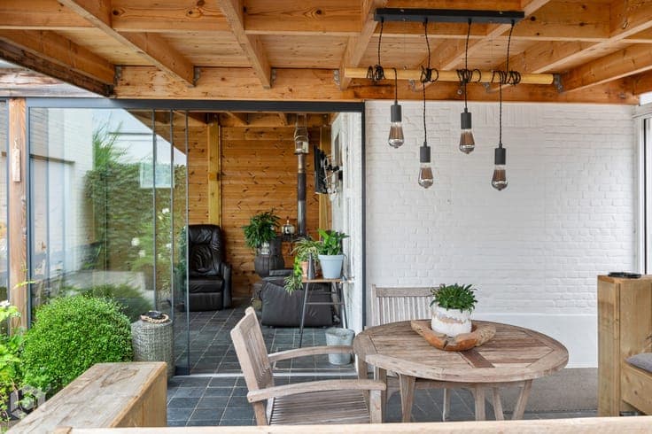 Instapklare woning met 3 slpkrs en ruime tuin te Onze-Lie...