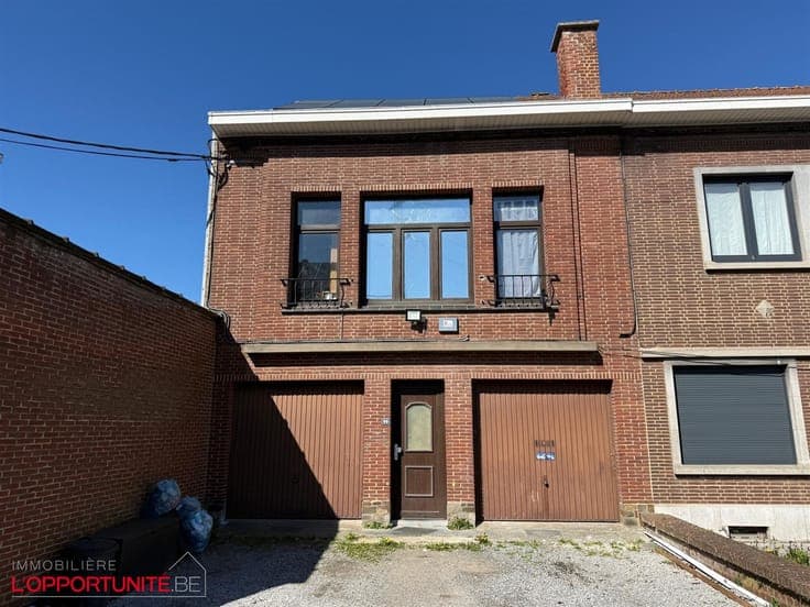 Nice house 6 bedrooms, 2 addresses, 2 garages, 2 parking, ga