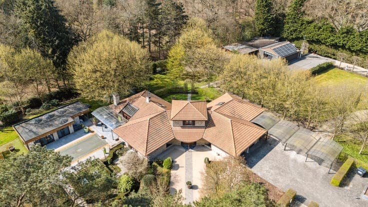 Spanish villa on 8,670 m² in the heart of Schoten