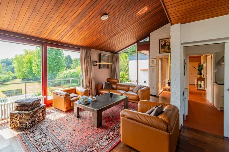 Charming villa on 22 ares with open views