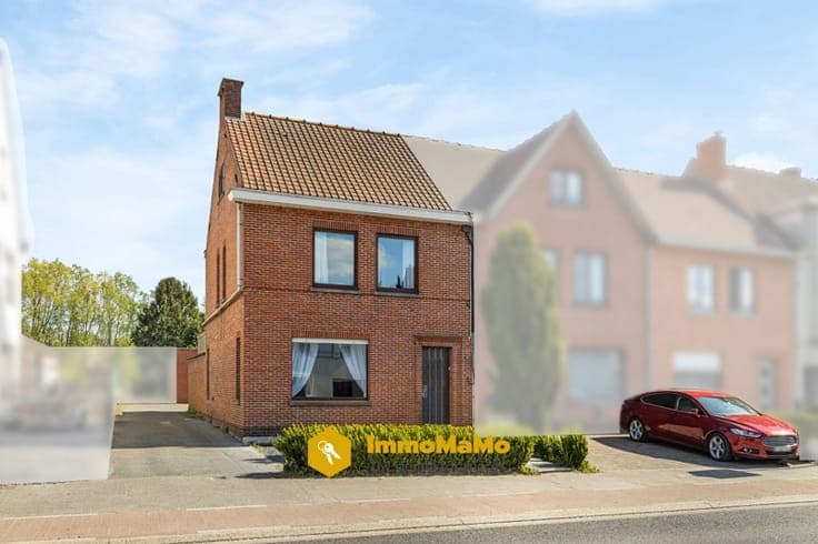 HALFOPEN BEBOUWING MET GROTE TUIN TE KOOP IN STEKENE