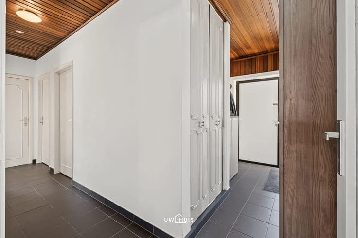 Well-maintained bungalow with 3 bedrooms in a quiet location