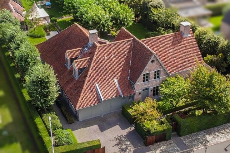 Exclusive villa in a prime location near downtown