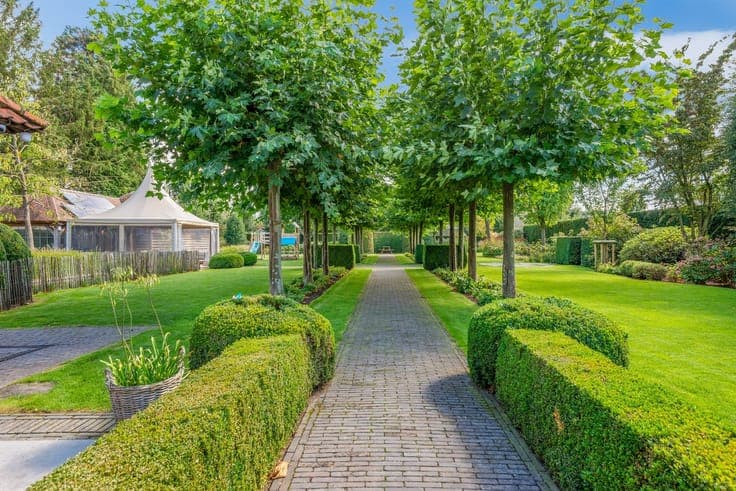 Exclusive villa in a prime location near downtown