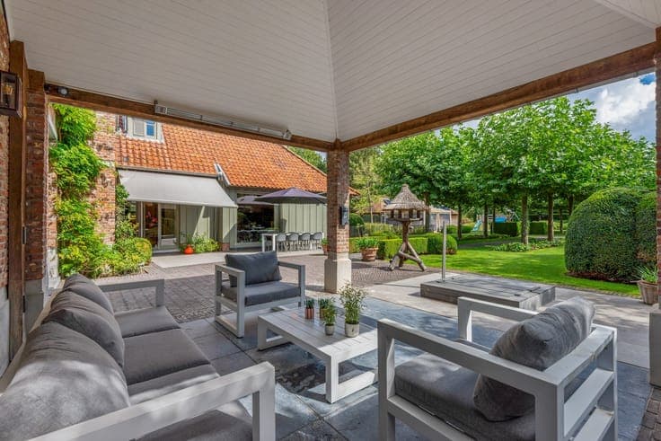 Exclusive villa in a prime location near downtown