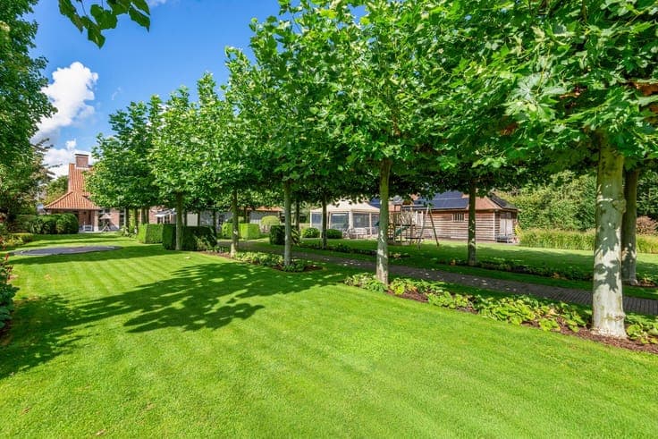 Exclusive villa in a prime location near downtown