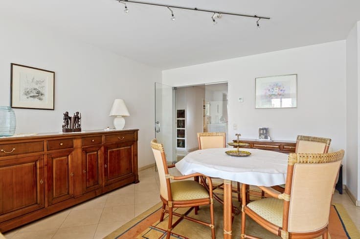 Opbrengsteigendom of co-housing met 2 ruime appartementen...