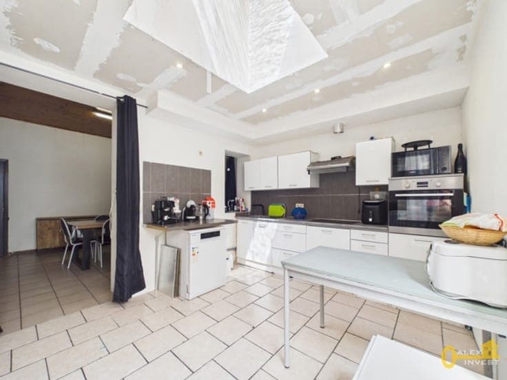 4-bedroom house with GARDEN