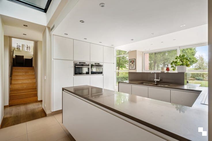 Uitzonderlijk ruime eigendom met 507 m² bewoonbare opperv...