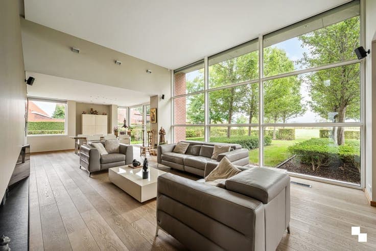 Uitzonderlijk ruime eigendom met 507 m² bewoonbare opperv...