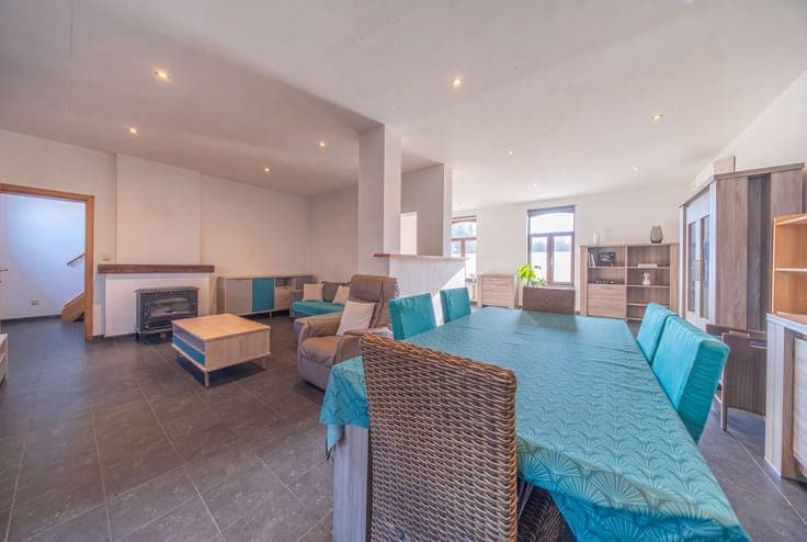 Belle maison, 3 façades, 3 chambres - Faire offre àpd 245.00