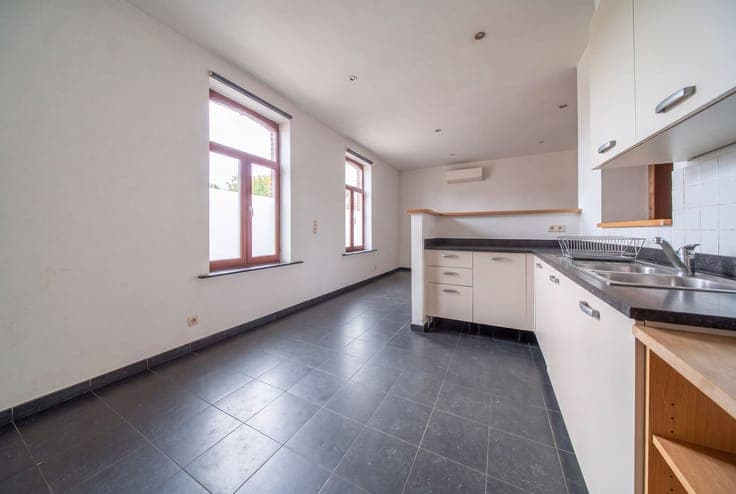 Belle maison, 3 façades, 3 chambres - Faire offre àpd 245.00