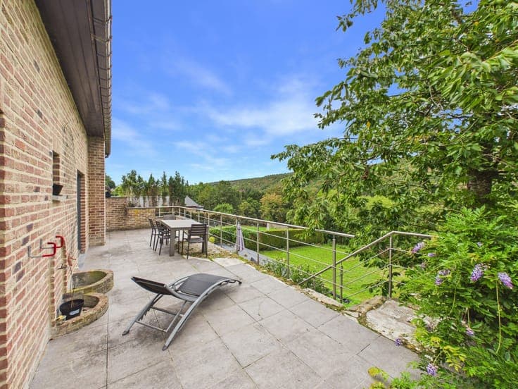 Lustin – Villa avec espace professionnel