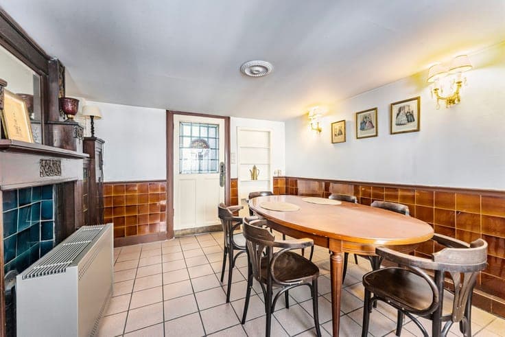 Unique neo-Gothic townhouse with views over the River Lys!