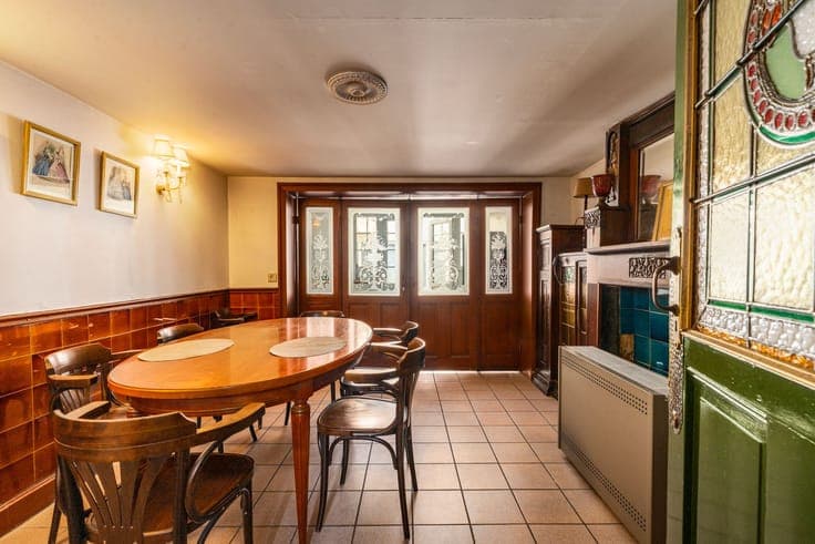 Unique neo-Gothic townhouse with views over the River Lys!