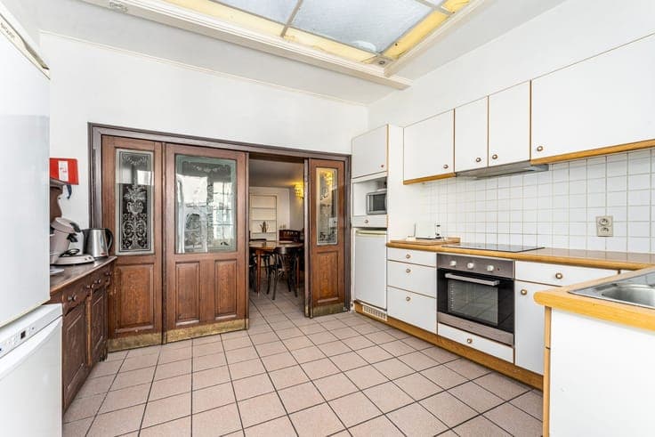 Unique neo-Gothic townhouse with views over the River Lys!