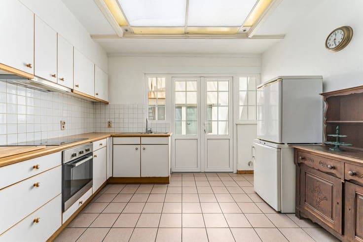 Unique neo-Gothic townhouse with views over the River Lys!