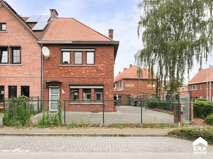 Semi-detached family home with garden in Genk