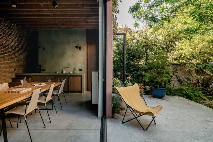 Your private commune in Dam: main house & rear house
