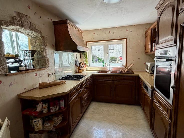 Spacious house with garden – potential for a separate living